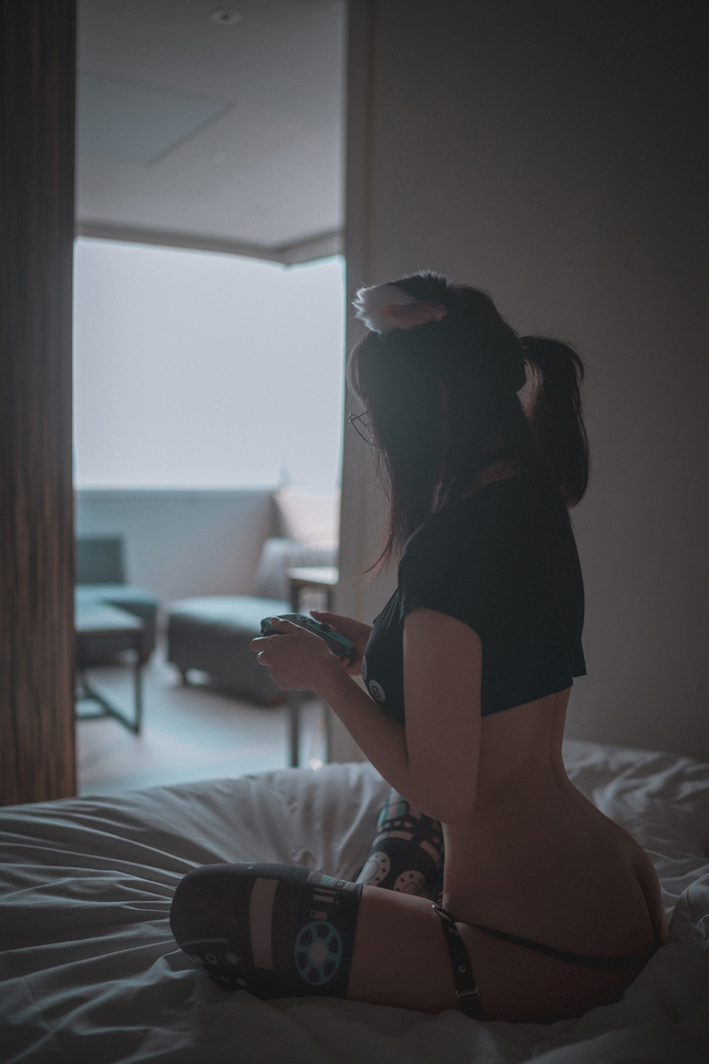'Control Me' with Kang In-kyung via All Gravure - Pic #3