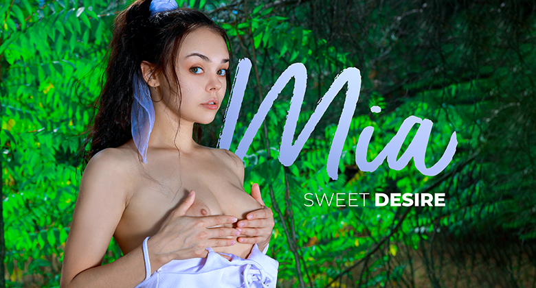 'Sweet Desire' with Mia via Showy Beauty