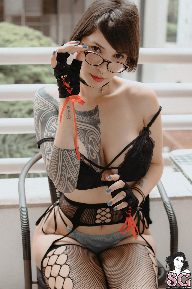 'Comfortably Numb' with Julian via Suicide Girls - Pic #4