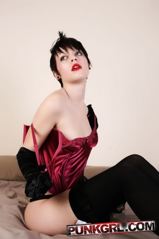 'PunkGrl Fetish Babe Caz The Bedroom Pixie' with Caz via punkgrl.com - Pic #7