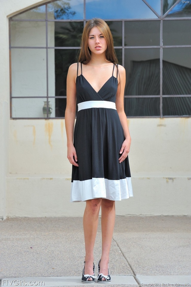 'Hot Teen Shyla Flashing In Public' with Shyla via FTV Girls - Pic #1