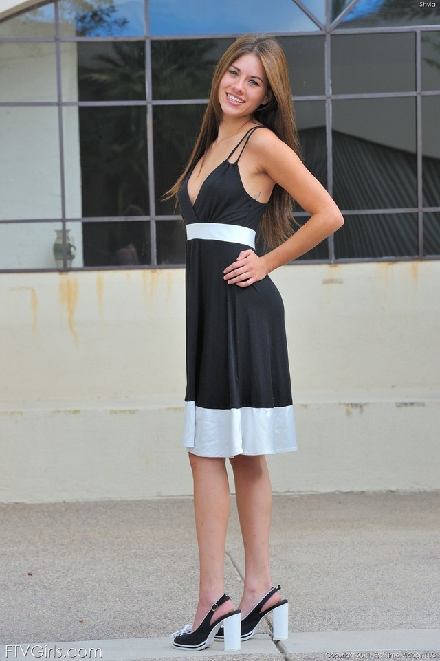 'Hot Teen Shyla Flashing In Public' with Shyla via FTV Girls - Pic #2