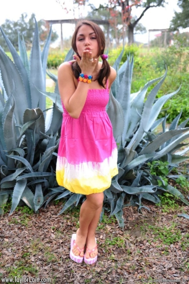 'Taylor Lain Pink Sun' with Taylor Lain via taylorlain.com - Pic #4