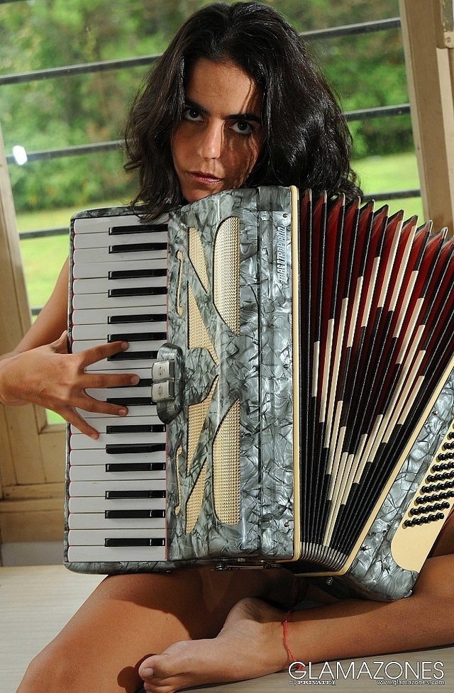 'Luna in Musical Muse for GlamaZones' with Luna via glamazones.com - Pic #4