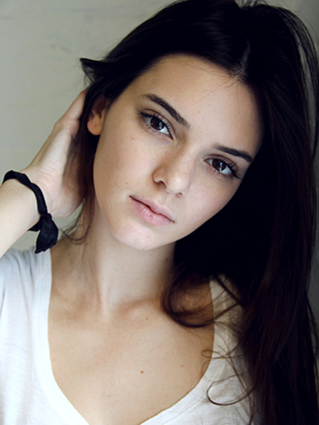 'Kendall Jenner' with Kendall Jenner via Mr Skin - Pic #2