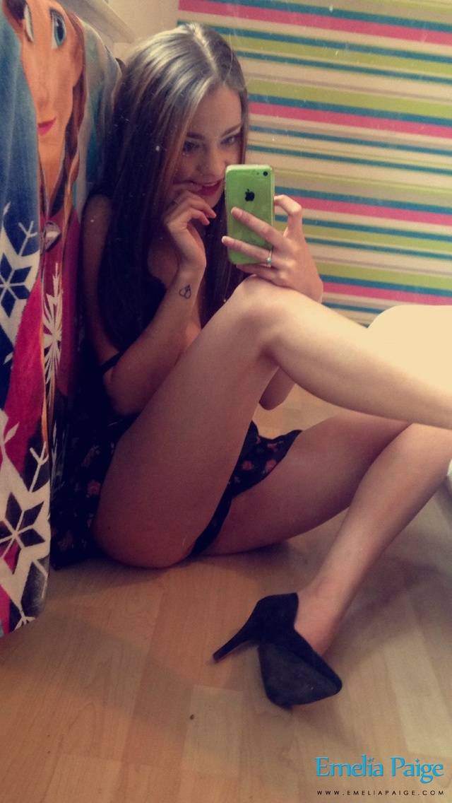 'Emelia Paige Cute Selfies' with Emelia Paige via Emelia Paige Official - Pic #4