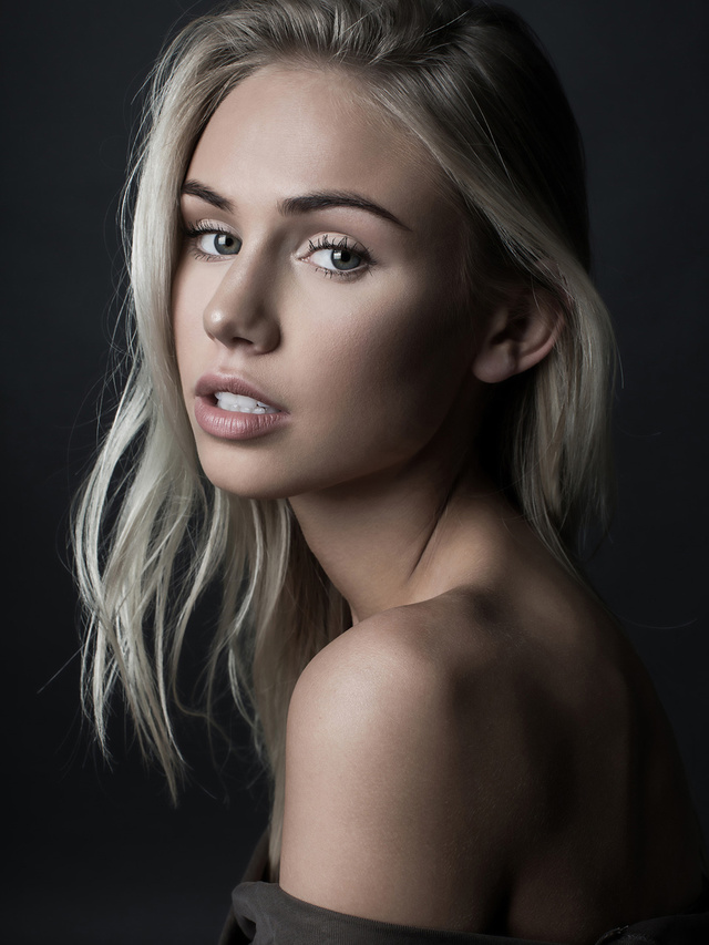 'Blonde Beauty Scarlett Leithold' with Scarlett Leithold via Mr Skin - Pic #7