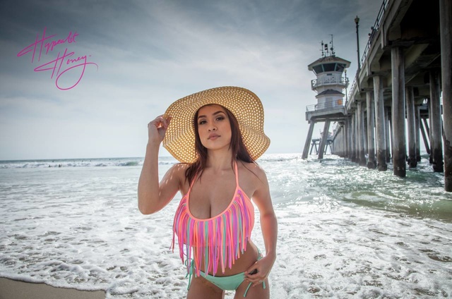 'Busty Instagram Babe Elizabeth Anne' with Elizabeth Anne via Mr Skin - Pic #10