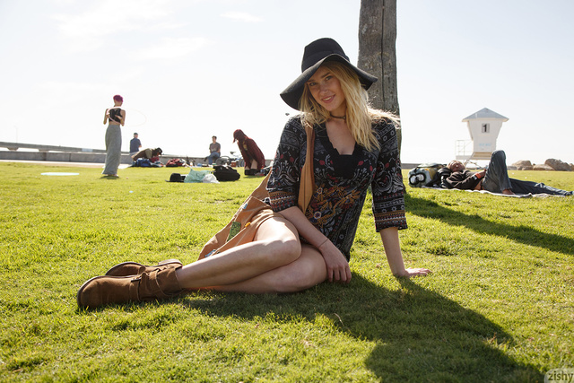 'Lyndie Brittain Via Zishy' with Lyndie Brittain via Zishy - Pic #7