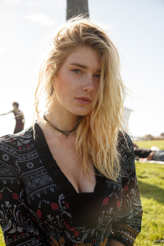 'Lyndie Brittain Via Zishy' with Lyndie Brittain via Zishy - Pic #8