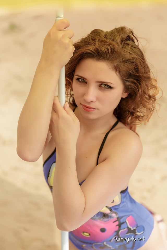 'Foxy Via FameGirls' with Foxy via Fame Girls - Pic #2