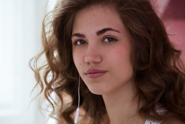 'Lazy Sunday' with Jasmina via Met-Art - Pic #2