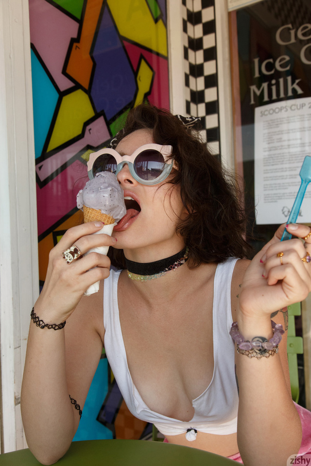 'At The Sweet Spot' with Gigi Matthews via Zishy - Pic #5