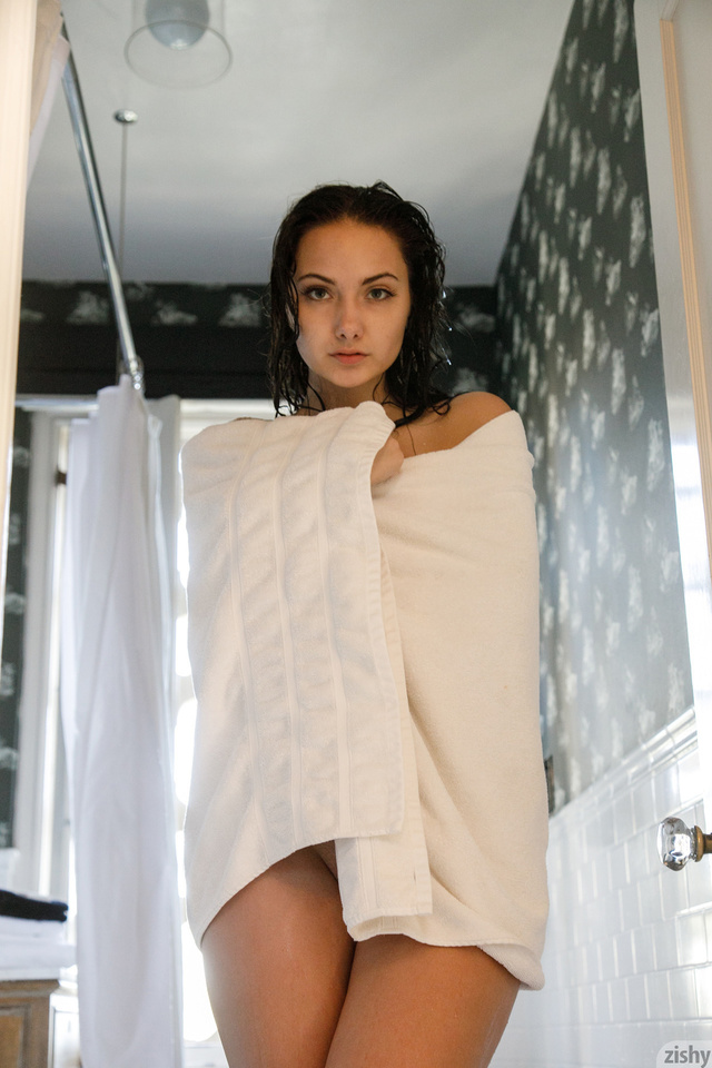 'Steamy Shower' with Paula Swenson via Zishy - Pic #3
