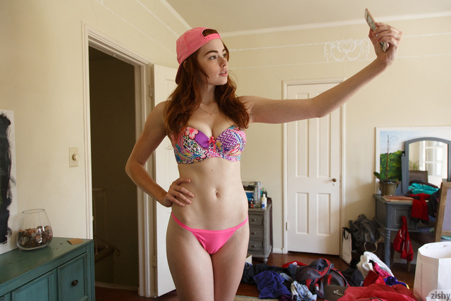 'Pink Dream' with Sabrina Lynn via Zishy - Pic #5