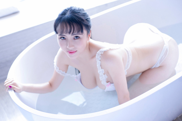 'Busty Beauty' with Ruirui via All Gravure - Pic #9