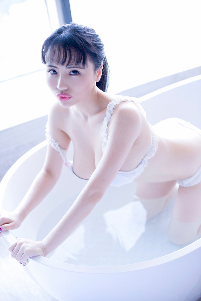 'Busty Beauty' with Ruirui via All Gravure - Pic #10