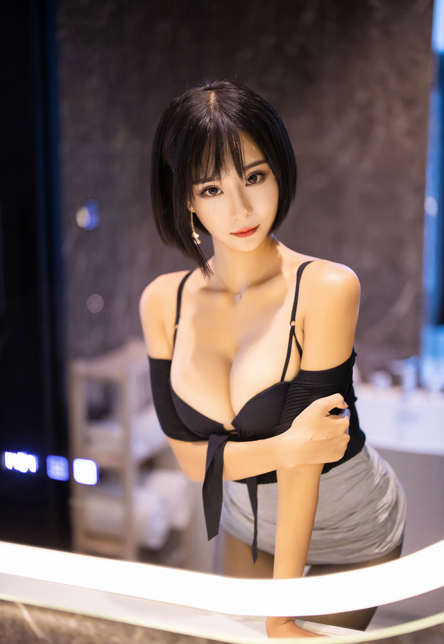 'Leggy Asian Beauty Akasha' with Akasha via All Gravure - Pic #3