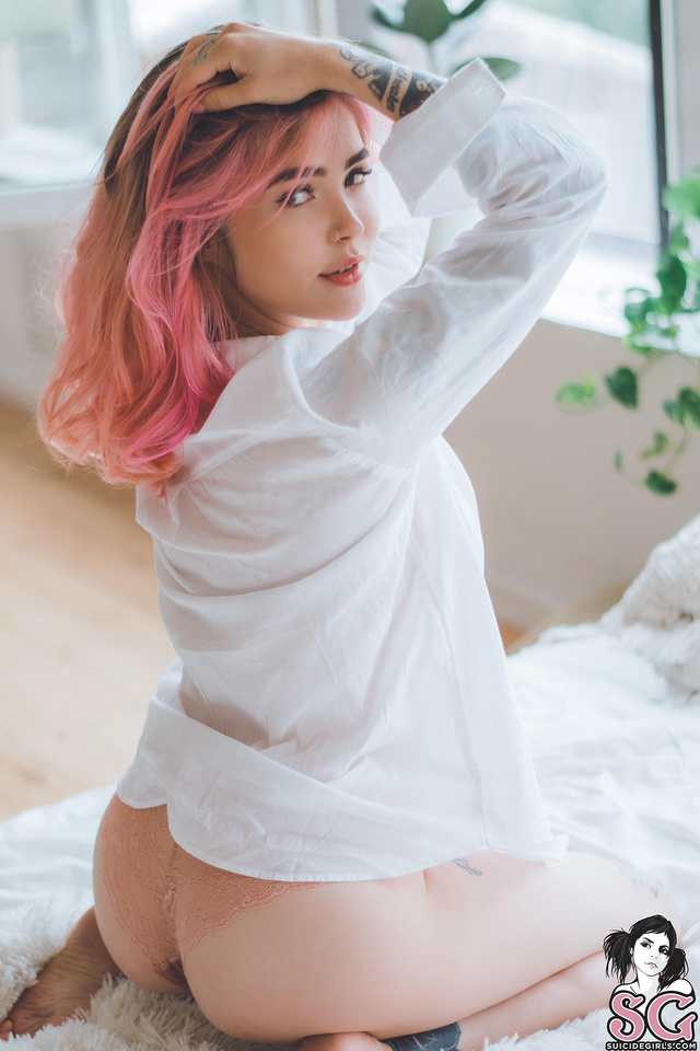 'Pink Dream' with Alenagzhel via Suicide Girls - Pic #1