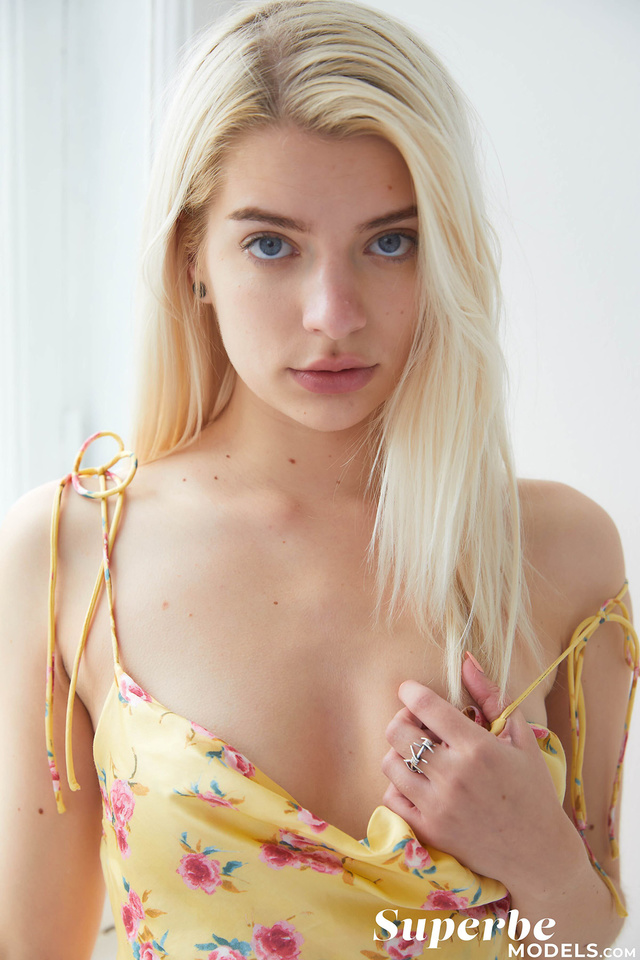 'Blonde Beauty' with Elsa Lind via Superbe Models - Pic #2